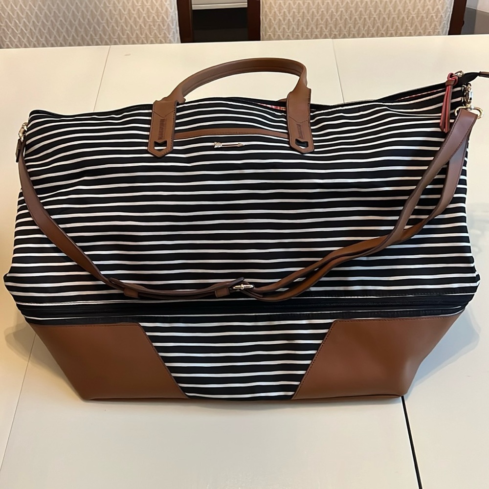 Expandable weekender Stella and Dot